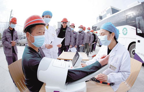 天門(mén)市創(chuàng)新推出“一站式”移動(dòng)健康體檢車(chē)，精準(zhǔn)服務(wù)農(nóng)民工健康